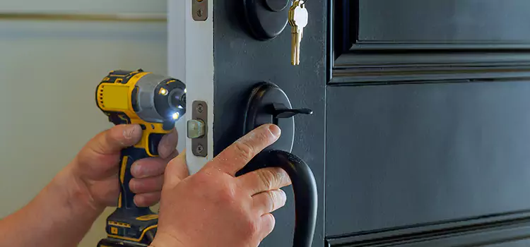 Commercial Door Lock Installation South Holland